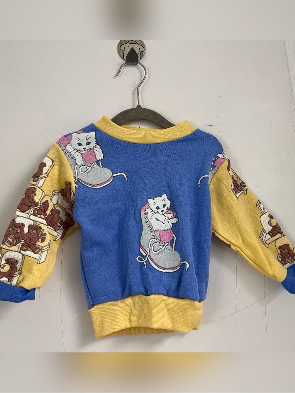 Vintage 1980's cats bears color-block kids sweater
Size 12 months